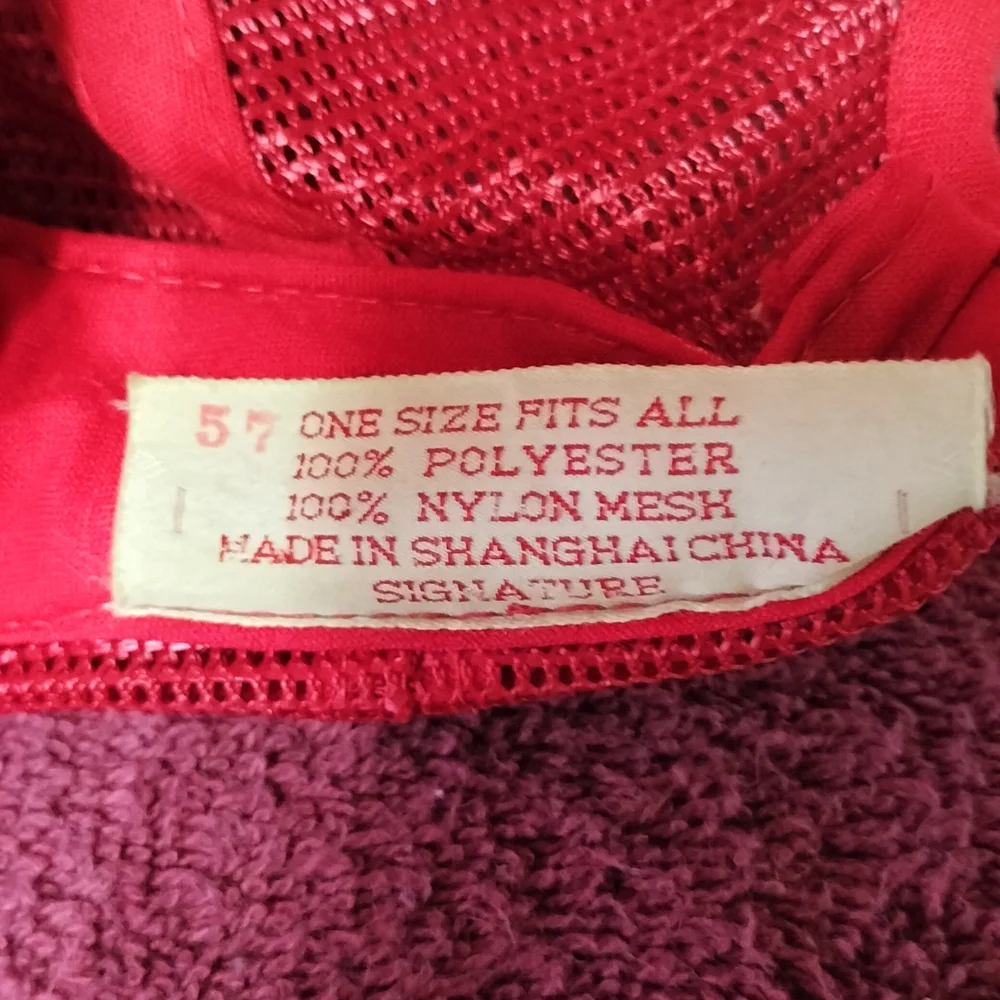 Signature Red Mesh Cap - Picture 3 of 4